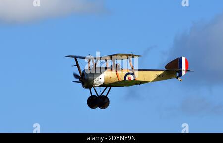 Vintage 1916 Sopwith Pup avion de la première Guerre mondiale en vol. Banque D'Images