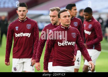 Londres, Royaume-Uni. 27 décembre 2020. Mark Noble de West Ham United se réchauffe lors du match de la Premier League entre West Ham United et Brighton et Hove Albion au stade de Londres, parc olympique Queen Elizabeth, Londres, Angleterre, le 27 décembre 2020. Photo de Ken Sparks. Utilisation éditoriale uniquement, licence requise pour une utilisation commerciale. Aucune utilisation dans les Paris, les jeux ou les publications d'un seul club/ligue/joueur. Crédit : UK Sports pics Ltd/Alay Live News Banque D'Images