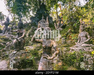 Jardin magique de Bouddha secret à koh Samui, Thaïlande Banque D'Images