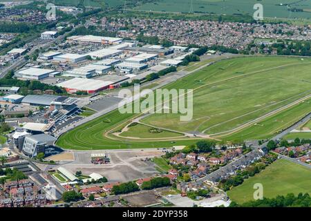 Vue aérienne de l'hippodrome d'Aintree, Liverpool, stade du Grand National depuis les airs Banque D'Images