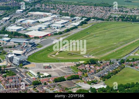 Vue aérienne de l'hippodrome d'Aintree, Liverpool, stade du Grand National depuis les airs Banque D'Images