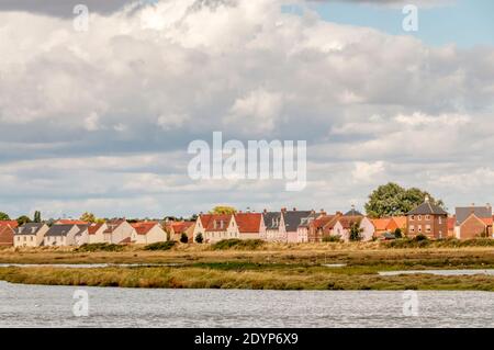 Nouveaux logements près de l'estuaire de Blackwater à Maldon, Essex. Banque D'Images