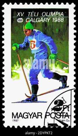 MOSCOU, RUSSIE - 19 AOÛT 2019 : timbre-poste imprimé en Hongrie montre le ski, les Jeux olympiques d'hiver de 1988, série de Calgary, vers 1987 Banque D'Images
