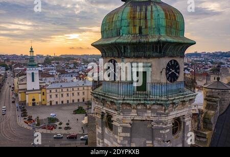 Lviv, Ukraine - 24 août 2020 : vue aérienne de l'église Bernardine à Lviv depuis un drone Banque D'Images