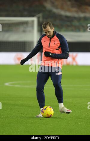 WOLVERHAMPTON, ANGLETERRE. 26 DÉCEMBRE Harry Kane se réchauffe avant le match de la Premier League entre Wolverhampton Wanderers et Tottenham Hotspur à Molineux, Wolverhampton, le dimanche 27 décembre 2020. (Crédit : Simon Newbury | ACTUALITÉS MI) crédit : ACTUALITÉS MI et sport /Actualités Alay Live Banque D'Images