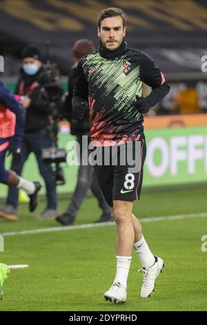 WOLVERHAMPTON, ANGLETERRE. 26 DÉCEMBRE Harry Winks se réchauffe avant le match de la Premier League entre Wolverhampton Wanderers et Tottenham Hotspur à Molineux, Wolverhampton, le dimanche 27 décembre 2020. (Crédit : Simon Newbury | ACTUALITÉS MI) crédit : ACTUALITÉS MI et sport /Actualités Alay Live Banque D'Images