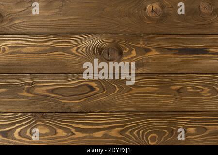 Arrière-plan décoratif en bois avec emplacement pour le texte. Mélèze brun moyen clair avec noeuds et trous, texture abstraite. Modèle vide. Concept de n Banque D'Images