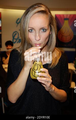 Exclusif. Anne Denis assistait à la présentation de l'artiste français du graffiti André 'bouteille Orangina conçue par Andre' lors d'une fête organisée à 'Colette' à Paris, France, le 01 juillet 2013. Photo de Jerome Domine/ABACAPRESS.COM Banque D'Images