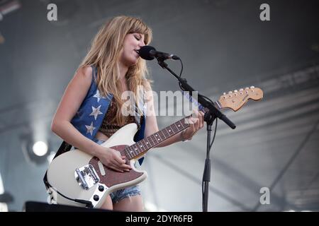 Deap Vally se produit lors du Festival de musique Eurockeennes, à Belfort, en France, le 5 juillet 2013. Photo de Romain BoE/ABACAPRESS.COM Banque D'Images