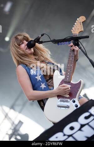 Deap Vally se produit lors du Festival de musique Eurockeennes, à Belfort, en France, le 5 juillet 2013. Photo de Romain BoE/ABACAPRESS.COM Banque D'Images