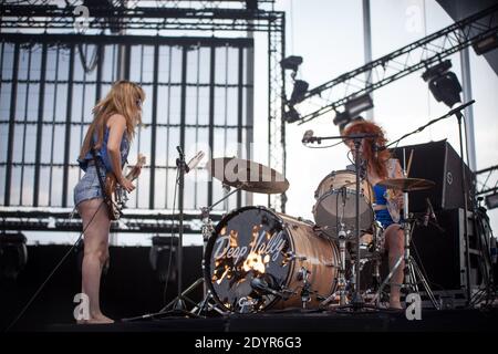 Deap Vally se produit lors du Festival de musique Eurockeennes, à Belfort, en France, le 5 juillet 2013. Photo de Romain BoE/ABACAPRESS.COM Banque D'Images