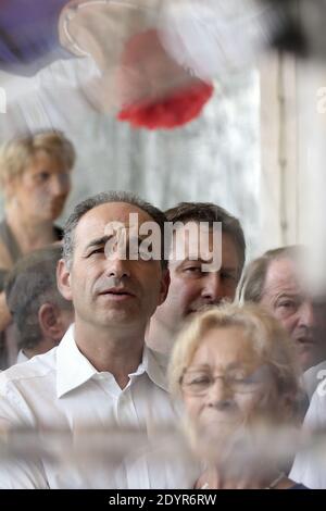 Parti de droite de l'opposition française le président de l'UMP Jean-François COPE assiste à la première fête de la Violette, un rassemblement de partisans de l'UMP des vues politiques de l'ancien président français Nicolas Sarkozy à la Ferte-Imbault, dans le centre de la France, le 6 juillet 2013. Photo de Stephane Lemouton/ABACAPRESS.COM Banque D'Images