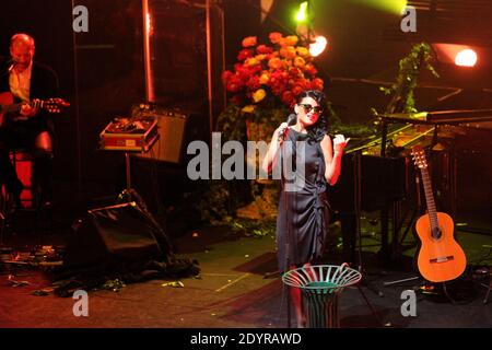 Melody Gardot, chanteuse, écrivaine et musicienne américaine nominée aux Grammy, se produit en direct dans la salle de concert Olympia de Paris, France, le 12 juillet 2013. Photo de Audrey Poree/ABACAPRESS.COM Banque D'Images