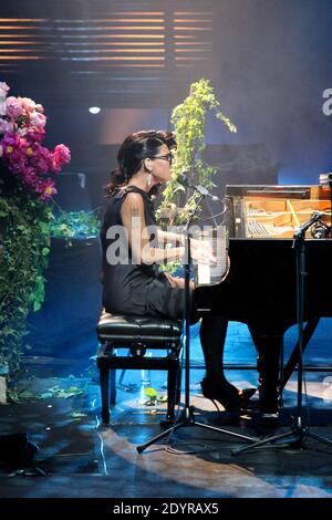 Melody Gardot, chanteuse, écrivaine et musicienne américaine nominée aux Grammy, se produit en direct dans la salle de concert Olympia de Paris, France, le 12 juillet 2013. Photo de Audrey Poree/ABACAPRESS.COM Banque D'Images