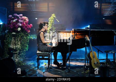 Melody Gardot, chanteuse, écrivaine et musicienne américaine nominée aux Grammy, se produit en direct dans la salle de concert Olympia de Paris, France, le 12 juillet 2013. Photo de Audrey Poree/ABACAPRESS.COM Banque D'Images