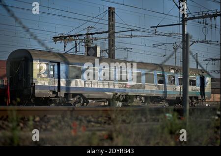 Vue générale de la gare de Bretigny-sur-orge, au sud de Paris, France, le 14 juillet 2013, deux jours après qu'un train de voyageurs emballé ait glissé de ses rails après avoir quitté Paris, tuant six personnes et blessant des dizaines de personnes alors que des wagons se sont entassés et se sont rentournés. Photo de Nicolas Messyasz/ABACAPRESS.COM Banque D'Images