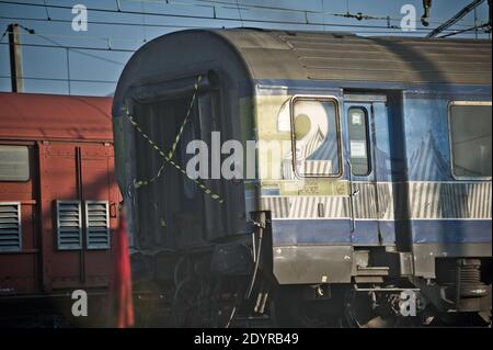 Vue générale de la gare de Bretigny-sur-orge, au sud de Paris, France, le 14 juillet 2013, deux jours après qu'un train de voyageurs emballé ait glissé de ses rails après avoir quitté Paris, tuant six personnes et blessant des dizaines de personnes alors que des wagons se sont entassés et se sont rentournés. Photo de Nicolas Messyasz/ABACAPRESS.COM Banque D'Images