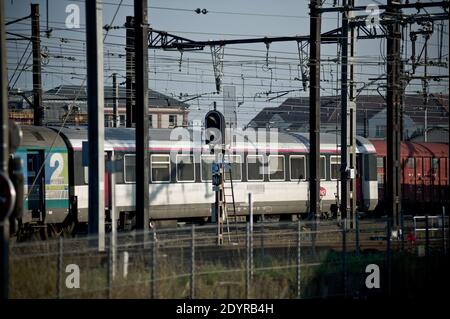 Vue générale de la gare de Bretigny-sur-orge, au sud de Paris, France, le 14 juillet 2013, deux jours après qu'un train de voyageurs emballé ait glissé de ses rails après avoir quitté Paris, tuant six personnes et blessant des dizaines de personnes alors que des wagons se sont entassés et se sont rentournés. Photo de Nicolas Messyasz/ABACAPRESS.COM Banque D'Images