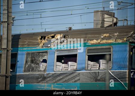 Vue générale de la gare de Bretigny-sur-orge, au sud de Paris, France, le 14 juillet 2013, deux jours après qu'un train de voyageurs emballé ait glissé de ses rails après avoir quitté Paris, tuant six personnes et blessant des dizaines de personnes alors que des wagons se sont entassés et se sont rentournés. Photo de Nicolas Messyasz/ABACAPRESS.COM Banque D'Images