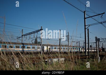 Vue générale de la gare de Bretigny-sur-orge, au sud de Paris, France, le 14 juillet 2013, deux jours après qu'un train de voyageurs emballé ait glissé de ses rails après avoir quitté Paris, tuant six personnes et blessant des dizaines de personnes alors que des wagons se sont entassés et se sont rentournés. Photo de Nicolas Messyasz/ABACAPRESS.COM Banque D'Images