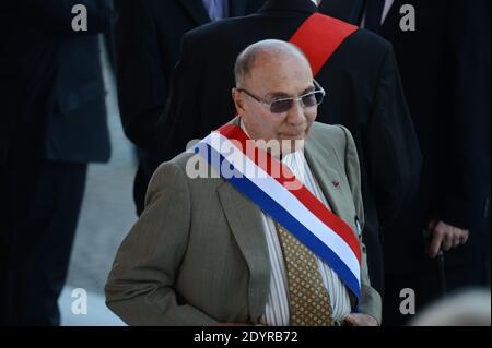 Site Internet de MediApart publié le dimanche 15 septembre 2013 un enregistrement dans lequel Serge Dassault admet avoir corrompu les électeurs pour la victoire de Jean-Pierre Bechter aux élections locales de 2010. Photo du dossier : Serge Dassault participant au défilé militaire annuel du 14 juillet 2013 sur la place de la Concorde à Paris, France, le 14 juillet 2013. Photo par Ammar Abd Rabbo/ABACAPRESS.COM Banque D'Images