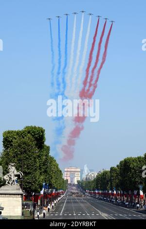 Atmosphère pendant le défilé militaire annuel de la Bastille 2013 à Paris, en France, le 14 juillet 2013. Photo par Ammar Abd Rabbo/ABACAPRESS.COM Banque D'Images