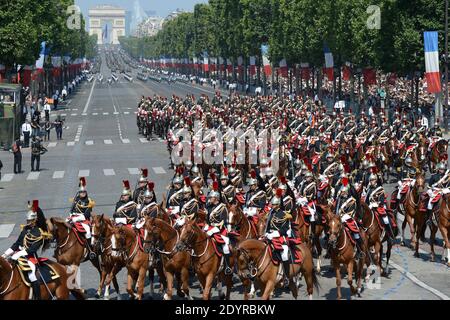 Atmosphère pendant le défilé militaire annuel de la Bastille 2013 à Paris, en France, le 14 juillet 2013. Photo par Ammar Abd Rabbo/ABACAPRESS.COM Banque D'Images