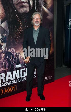 Le réalisateur Gore Verbinski assistait à la première française du film "Lone Ranger" qui s'est tenu au théâtre UGC Normandie à Paris, en France, le 24 juillet 2013. Photo de Nicolas Genin/ABACAPRESS.COM Banque D'Images