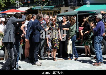 Eddy Mitchell, Sandrine Bonnaire, Valerie Kapriski et le réalisateur Claude Lelouch sur le set de 'Salaud, à l'aime', le dernier jour de tournage, à Saint-Gervais, France, le 31 juillet 2013. Photo d'Alban Wyters/ABACAPRESS.COM Banque D'Images