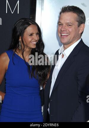 Luciana Barroso et Matt Damon assistent à la première d'Elysium au Regency Village Theatre de Westwood, Los Angeles, CA, USA, le 7 août 2013. Photo de Baxter/ABACAPRESS.COM Banque D'Images
