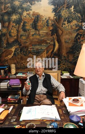 L'avocat français Jacques Verges vu dans son bureau à Paris, France, le 9 septembre 2010. Photo par Ammar Abd Rabbo/ABACAPRESS.COM Banque D'Images