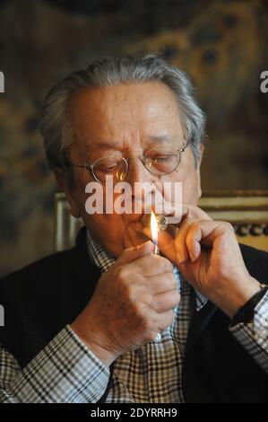 L'avocat français Jacques Verges vu dans son bureau à Paris, France, le 9 septembre 2010. Photo par Ammar Abd Rabbo/ABACAPRESS.COM Banque D'Images