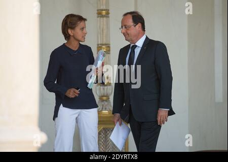 Najat Vallaud-Belkacem et François Hollande quittent le palais présidentiel de l'Elysée après la réunion hebdomadaire du cabinet, à Paris, en France, le 21 août 2013. Photo de Christophe Guibbbaud/ABACAPRESS.COM Banque D'Images