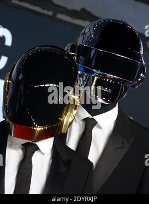Daft Punk arrive pour les MTV Video Music Awards 2013 qui se sont déroulés au Barclays Center de Brooklyn, New York, NY, États-Unis, le 25 août 2013. Photo de Lionel Hahn/ABACAPRESS.COM Banque D'Images