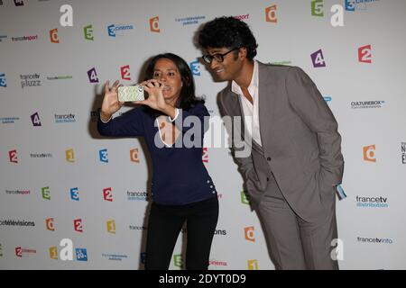 Sophia Aram et Sébastien Folin assistent à la conférence de presse annuelle des télévisions de France qui s'est tenue au Palais de Tokyo, à Paris, en France, le 28 août 2013. Photo de Jerome Domine/ABACAPRESS.COM Banque D'Images