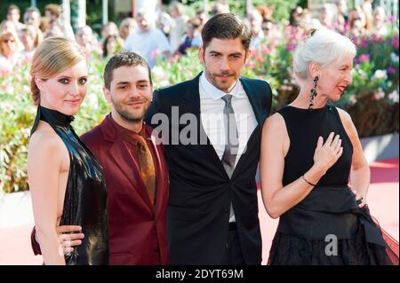 Pierre-Yves Cardinal, Evelyne Brochu, Lise Roy et le directeur Xavier Dolan participant à la première de 'Tom et la ferme' (Tom a la ferme) lors du 70e Festival International du film de Venise qui s'est tenu à Sala Grande à Venise, Italie, le 2 septembre 2013. Photo de Nicolas Genin/ABACAPRESS.COM Banque D'Images