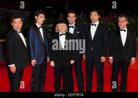 Le producteur Yoshi Ikezawa, le producteur Joseph Chou, le réalisateur Shinji Aramaki, Leiji Matsumoto, l'acteur Haruma Miura et le réalisateur Alberto Barbera du Festival du film de Venise assistent à la première de Harlock Space Pirate 3D lors du 70e Festival International du film de Venise qui s'est tenu à Sala Grande à Venise, en Italie, le 3 septembre 2013. Photo de Nicolas Genin/ABACAPRESS.COM Banque D'Images