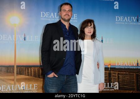 Jim Mickle et Linda Moran posant au photocall « nous sommes ce que nous sommes » dans le cadre du 39e Festival du film américain de Deauville à Deauville, en France, le 6 septembre 2013. Photo de Nicolas Briquet/ABACAPRESS.COM Banque D'Images