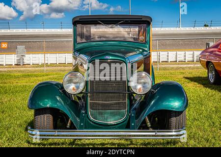 Daytona Beach, FL - 27 novembre 2020: 1932 Ford modèle B Woody à un salon de voiture local. Banque D'Images