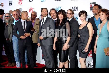 Charlie Hunnam, avec la distribution des fils d'anarchie, FX accueille la première de la saison six pour les fils d'anarchie au Dolby Theatre à Hollywood, Los Angeles, CA, Etats-Unis le 7 septembre 2013 (en photo : Charlie Hunnam, avec la distribution des fils d'anarchie) photo de Baxter/ABACAPRESS.COM Banque D'Images