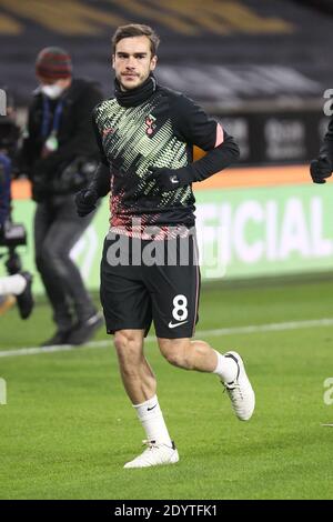 WOLVERHAMPTON, ANGLETERRE. 27 DÉCEMBRE Harry Winks de Tottenham Hotspur se réchauffe avant le match de la Premier League entre Wolverhampton Wanderers et Tottenham Hotspur à Molineux, Wolverhampton, le dimanche 27 décembre 2020. (Crédit : Simon Newbury | ACTUALITÉS MI) crédit : ACTUALITÉS MI et sport /Actualités Alay Live Banque D'Images