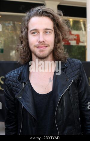 Julien Dore arrive à l'enregistrement de la TV Show-vivre Dimanche qui s'est tenue au Studio Gabriel à Paris, France, le 24 septembre 2013. Photo de Audrey Poree/ABACAPRESS.COM Banque D'Images