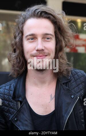 Julien Dore arrive à l'enregistrement de la TV Show-vivre Dimanche qui s'est tenue au Studio Gabriel à Paris, France, le 24 septembre 2013. Photo de Audrey Poree/ABACAPRESS.COM Banque D'Images