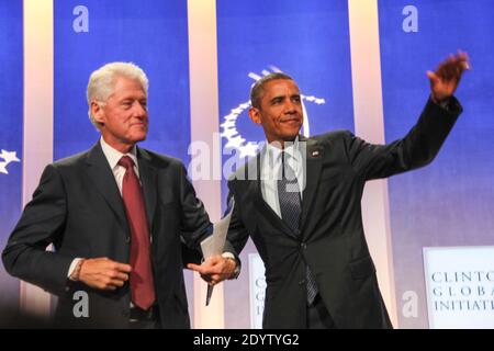 Le président Barack Obama rencontre l'ancien président Bill Clinton lors de l'initiative mondiale Clinton pour une conversation sur les soins de santé. New York City, NY, États-Unis, 24 septembre 2013. Photo d'Allan Tannenbaum/Pool/ABACAPRESS.COM Banque D'Images