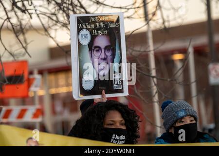 St. Paul, Minnesota. Les manifestants se rassemblent au-dessus d'un officier impliqué dans des tirs et contre la brutalité de la police. Banque D'Images