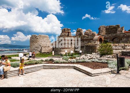 Fortifications à l'entrée de l'île de Nesebar, ville ancienne de Nessebar, Nessebar, province de Burgas, Bulgarie, Europe du Sud-est, Europe Banque D'Images