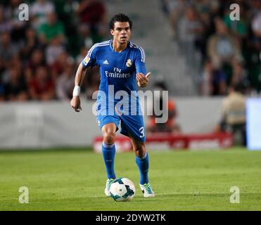 Pepe du Real Madrid pendant le match de football espagnol de la Liga, Elche FC vs Real Madrid CF à l'Estadio Manuel Martinez Valero à Elche, Espagne, le 25 septembre 2013. Photo de Giuliano Bevilacqua/ABACAPRESS.COM Banque D'Images