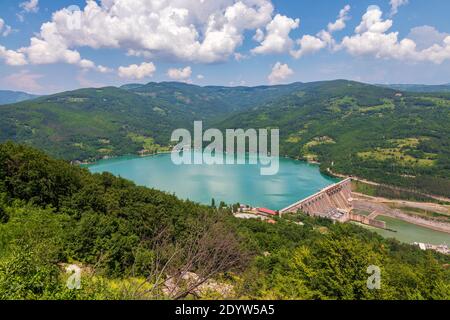 Centrale hydroélectrique Bajina Basta. Lac de Perucac et barrage sur la Drina, Serbie. Banque D'Images