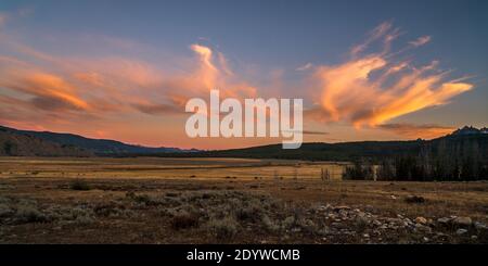 Stanley Basin Sunset, côté est des montagnes Sawtooth de l'Idaho, États-Unis Banque D'Images