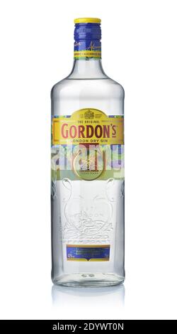 Samara, Russie - septembre 2020. Photo de produit de la bouteille de Gin sec London originale de Gordon isolée sur blanc Banque D'Images